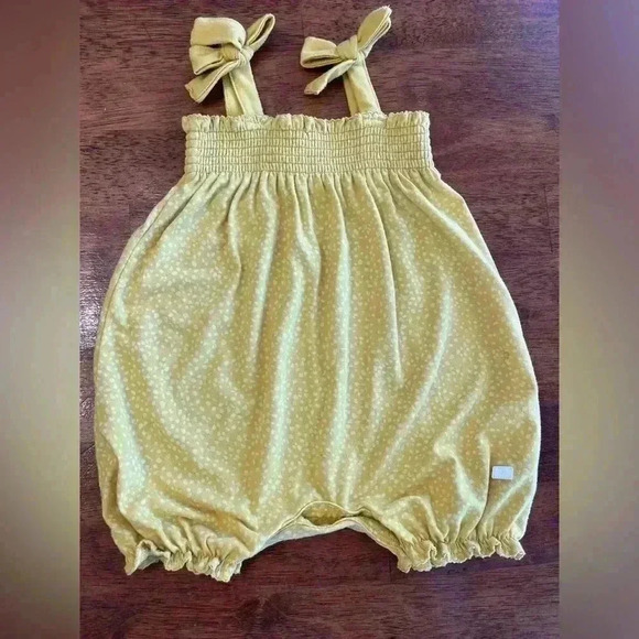 7 for All Mankind yellow dot romper size 3-6 m - Picture 1 of 3